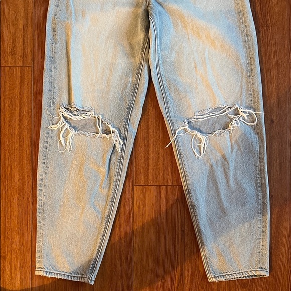 American Eagle Relaxed Mom Jeans - Picture 3 of 6